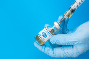 EMA oceni stosowanie szczepionki BioNTech-Pfizer u nastolatków. Decyzja w czerwcu