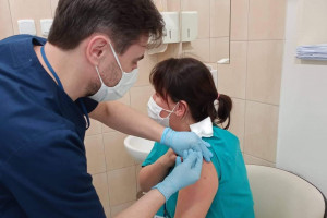 Liczba szczepień przekroczyła już 5 milionów. Ile dawek zutylizowano?