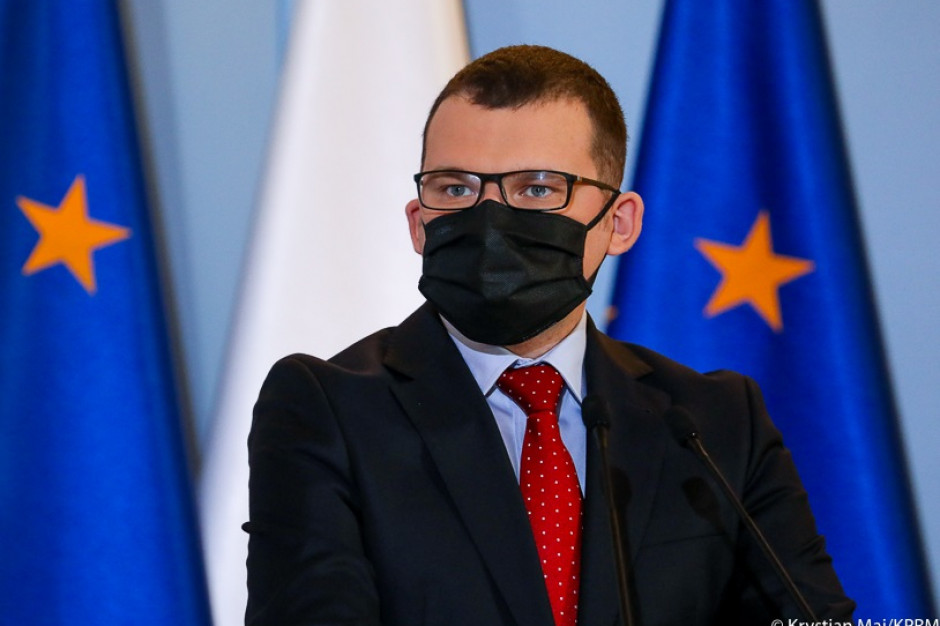 Paweł Szefernaker. Fot. Twitter/Kancelaria Premiera Szefernaker: rząd rozszerza dofinasowanie transportu na szczepienia przeciw COVID-19