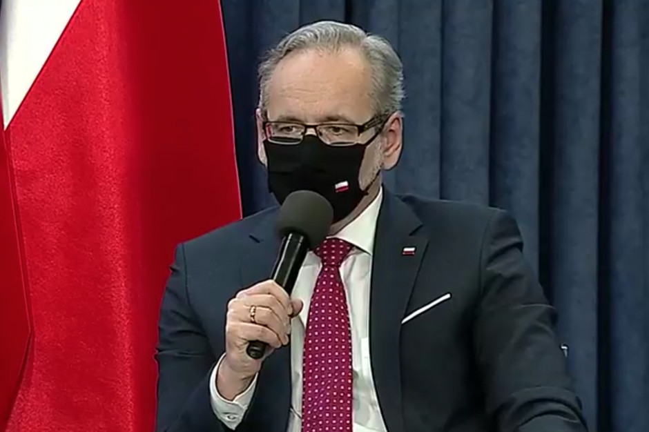W poniedziałek będziemy mieli raptem 2,5 tys. nowych przypadków zakażeń - mówił Niedzielski Fot. Screen Niedzielski o tym, dlaczego nie można otworzyć siłowni, restauracji i szkół