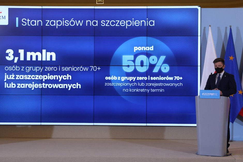 Szef KPRM Michał Dworczyk podczas konferencji prasowej 24 stycznia 2021 r. FOT. KPRM/Twitter Dworczyk: nie ma na razie wolnych terminów szczepień przeciw COVID-19, bo brakuje szczepionek