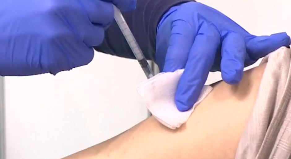 Francja: ponad 1,23 mln osób otrzymało pierwszą dawkę szczepionki na koronawirusa