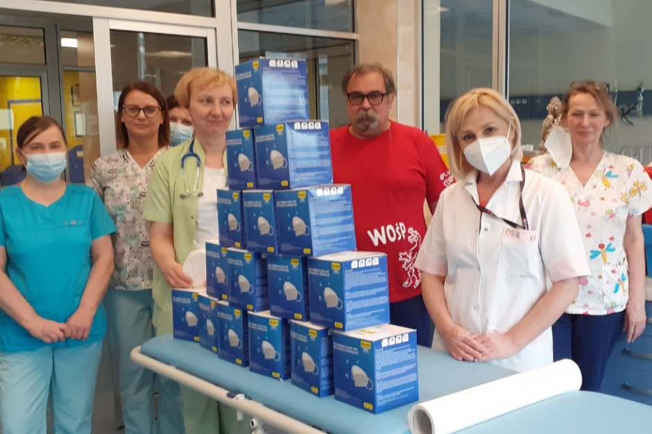 Fot. mat. prasowe Sprzedali kalendarz "Lekarze jak z bajki" i zakupili maseczki dla medyków