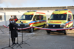Pogotowie w Płocku dostało nowe, żółte specjalistyczne ambulanse – dlaczego w tym kolorze?