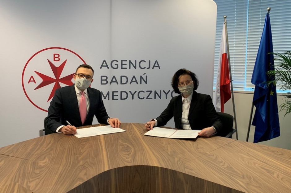 Podzas podpisania umowy między ABM i NAWA; FOT. Materiały prasowe ABM i NAWA zawarły porozumienie na rzecz umiędzynarodowienia nauk medycznych