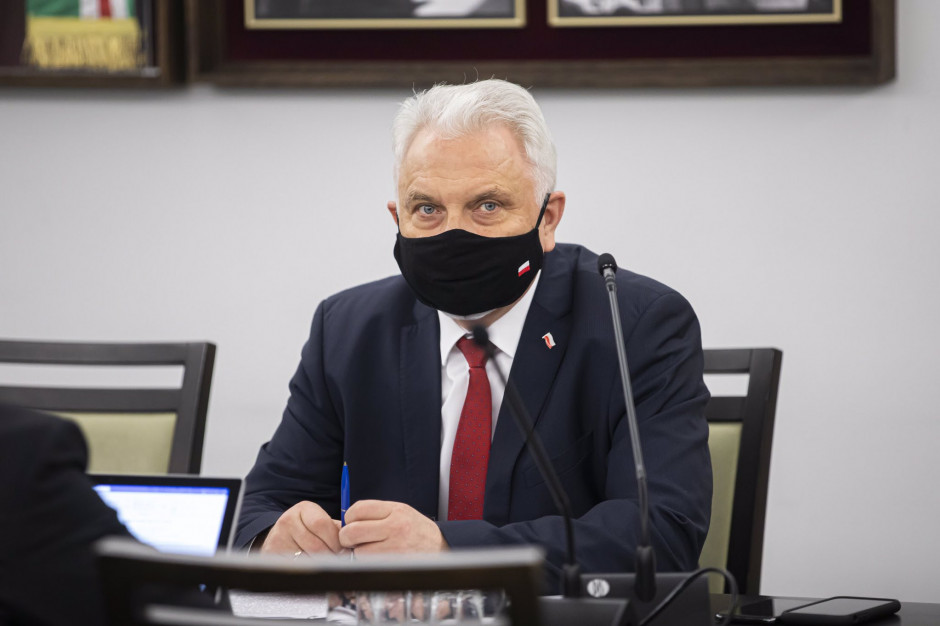 Wiceminister zdrowia Waldemar Kraska; FOT. Senat RP/Twitter Kraska apeluje: nie leczmy się tlenem na własną rękę! Pandemia nabiera rozpędu