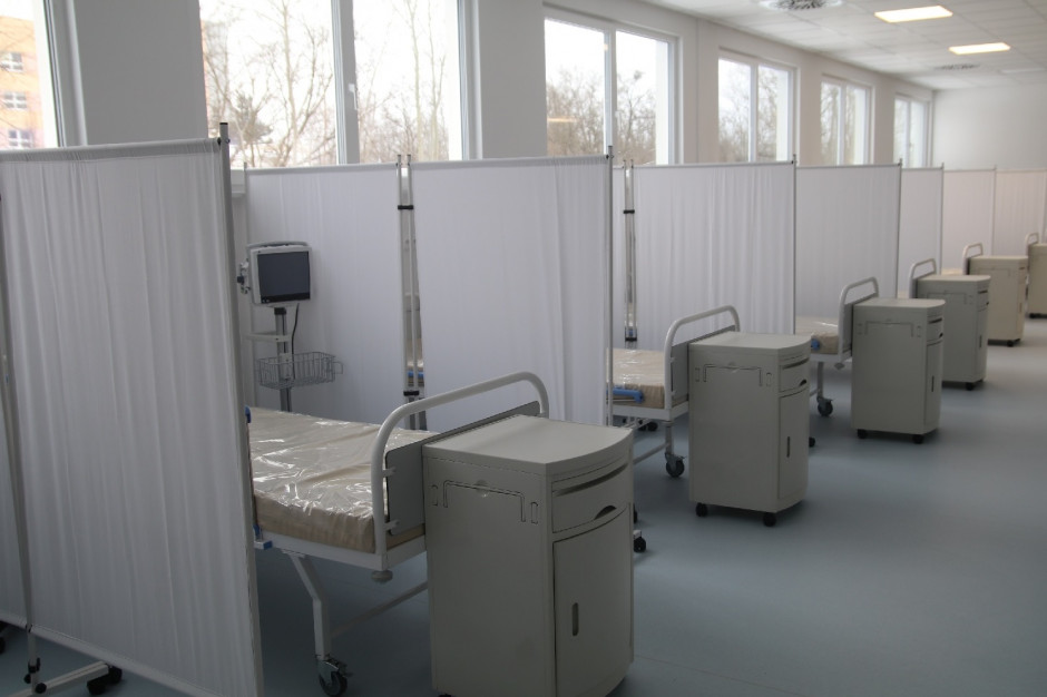 Fot. Jarosław Obremski/Twitter Tak wygląda szpital modułowy w Legnicy. Jest gotowy, by przyjąć ok. 100 chorych na Covid-19