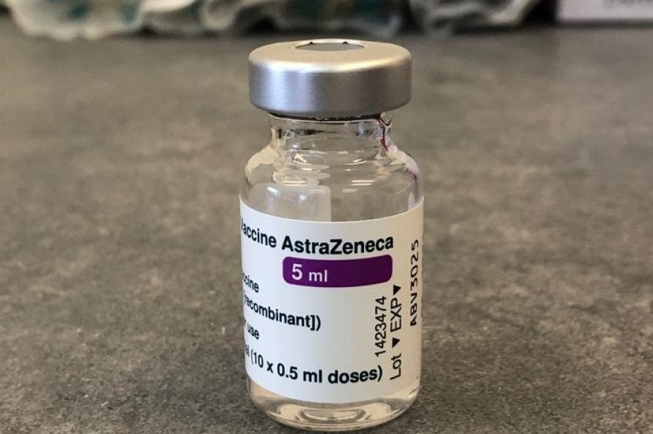 W czwartek rano do Polski miało dotrzeć 62 tys. dawek szczepionki od firmy AstraZeneca, ale dostawa została odwołana przez producenta. Fot. Małgorzata Bartoszek/Twitter ''Spóźniona'' dostawa szczepionek AstraZeneca dotrze w poniedziałek wraz z nową