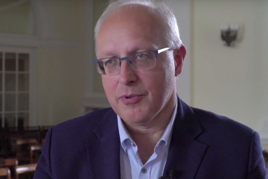 Prof. Robert Flisiak; FOT. Medyczna Racja Stanu, YouTube/Screen PTWP Prof. Flisiak: nie zmuszajmy ludzi do noszenia masek na ulicach, kiedy zachowują dystans