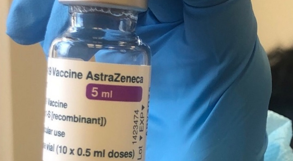 Naukowcy PAN: ostrożnie z opiniami o szczepionce firmy AstraZeneca