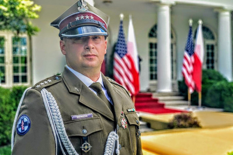 Dr kpt. Jacek Siewiera przed Białym Domem; FOT. Arch. pryw. Kpt. dr Siewiera: pandemia mówi "sprawdzam". Włoscy lekarze rodzinni nie zawiedli