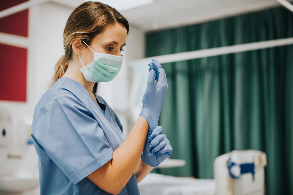 Propozycje Ministerstwa Zdrowia są nie do przyjęcia - alarmuje Krystyna Ptok, szefowa OZZPiP. Fot. Shutterstock Szefowa OZZPiP wylicza kwoty podwyżek dla pielęgniarek: 160 tys. z nich w ogóle ich nie dostanie!