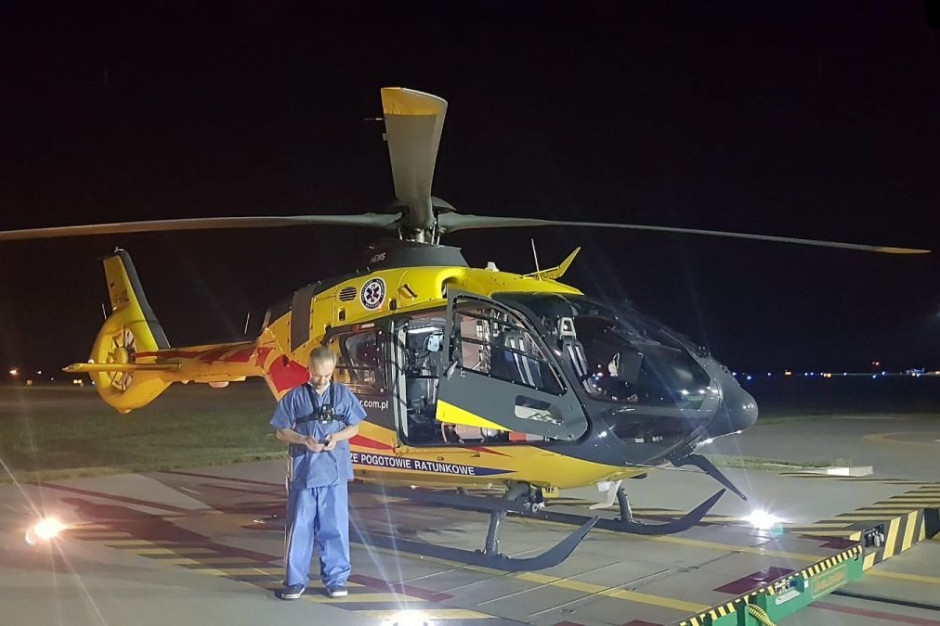 Dr Konstanty Szułdrzyński brał udział w pierwszym w Polsce transporcie śmigłowcem LPR chorego podłączonego do ECMO. Fot. Konstanty Szułdrzyński Rok z pandemią Covid-19. Był bohaterem i pokazywał bohaterów. Teraz znów się boi