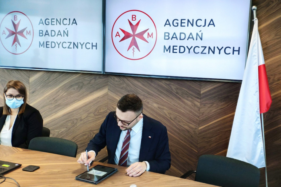 Podpisanie umowy ws. Polskiej Sieci Badań Klinicznych; FOT. ABM Rusza Polska Sieć Badań Klinicznych. Umowa podpisana, znamy sygnatariuszy