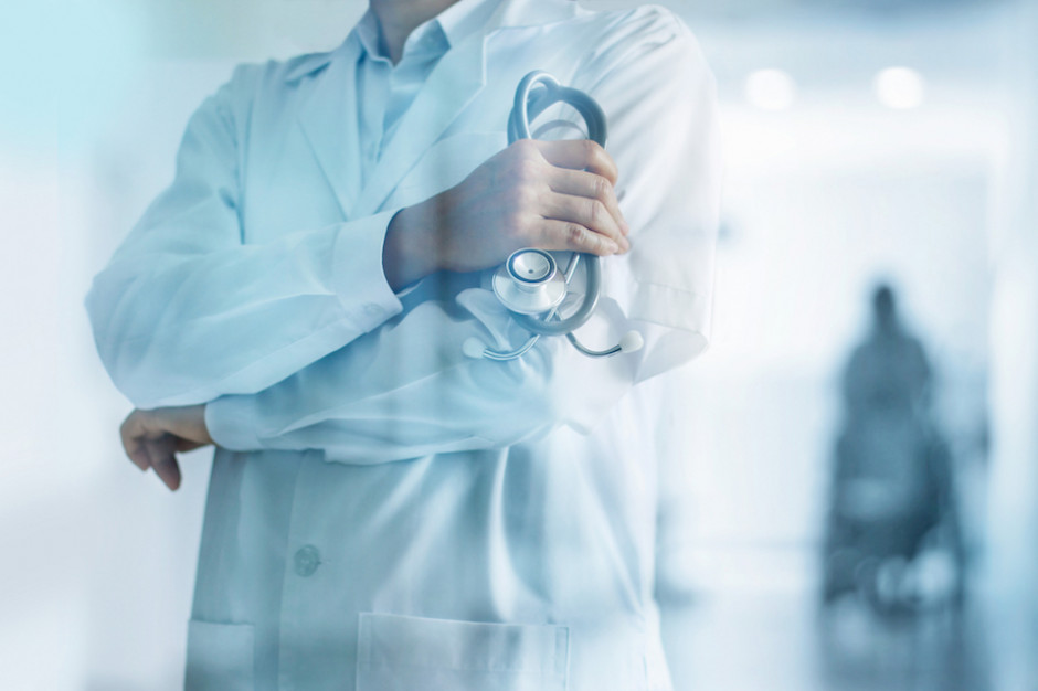 Nie ma powodu, by obniżać faktyczny wskaźnik dla lekarzy specjalistów - uważa OZZL Fot. Shutterstock OZZL: rządowa propozycja płac minimalnych w ochronie zdrowia utrwala tylko patologię