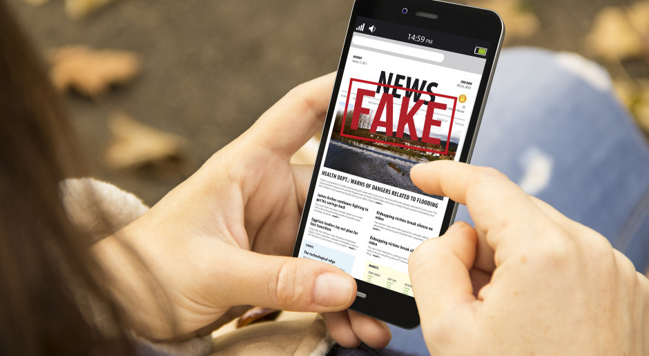 Internet jest źródłem fake newsów, które łatwo zweryfikować; FOT. Shutterstock Wyłoniono zwycięzców konkursu na tropicieli fake newsów dotyczących szczepień