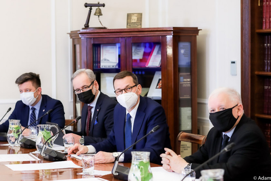 Posiedzenie Rządowego Zespołu Zarządzania Kryzysowego. Fot. Kancelaria Premiera/Twitter Dworczyk: przyśpieszamy rejestrację na szczepienia kolejnych roczników