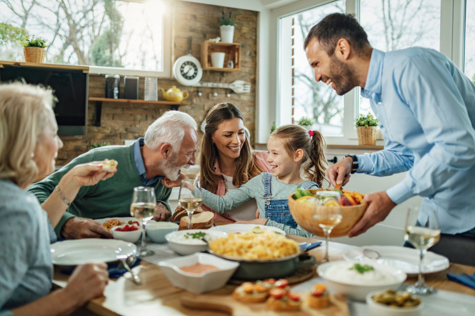 Dieta ma duże znaczenie w profilaktyce COVID-19; FOT. Shutterstock; zdjęcie ilustracyjne Naukowcy: właściwą dietą też można skutecznie powalczyć z koronawirusem