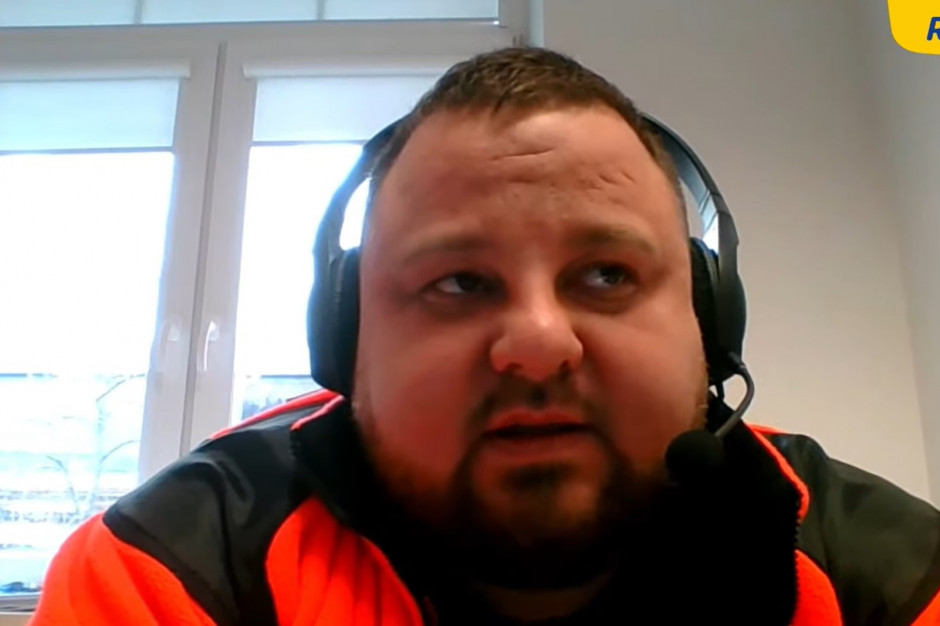 Karetki z pacjentami z Warszawy jeżdżą w poszukiwaniu miejsca 150, 160 km od stolicy. Fot. RMF FM Ratownik medyczny opowiedział o dyżurach. Dziennikarz: "mój Boże..."