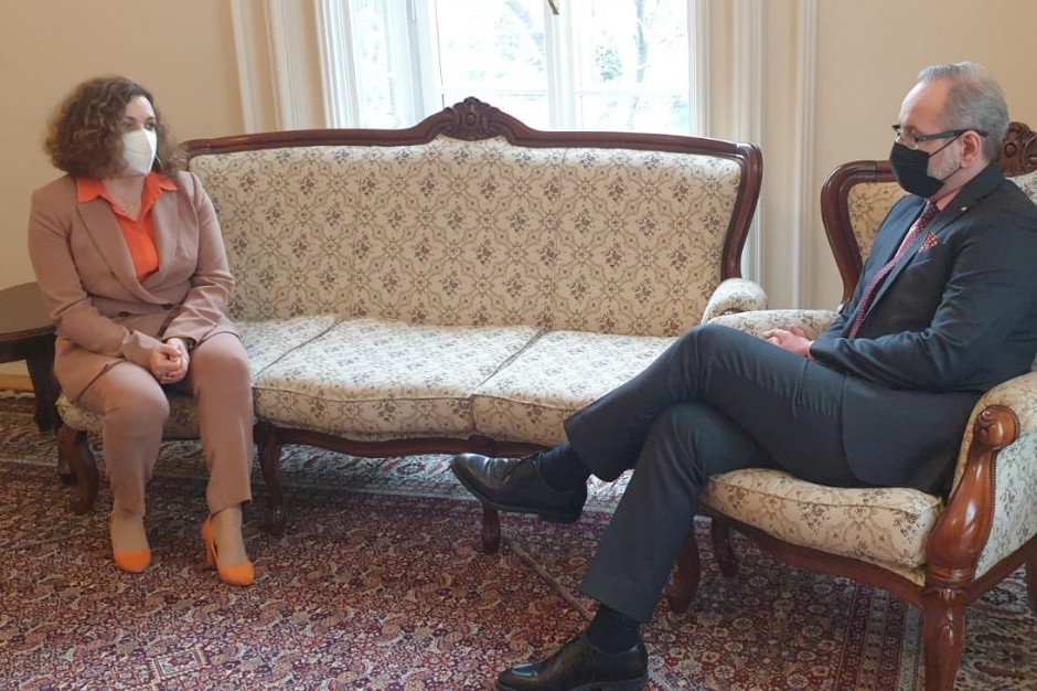 Anna Rulkiewicz na spotkaniu z ministrem zdrowia Adamem Niedzielskim w piątek, 26 marca. Tematem spotkania były m.in. słowa premiera Morawieckiego. Fot. Anna Rulkiewicz/Twitter Minister zdrowia spotkał się z prezes Pracodawców Medycyny Prywatnej