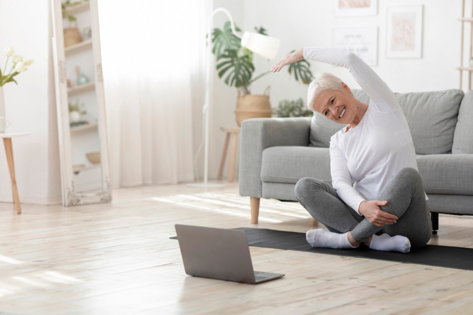 W czasie pandemii COVID-19 konieczna jest aktywizacja ruchowa seniorów; FOT. Shutterstock Kolejne wyzwanie dla fizjoterapeutów w czasie pandemii: rozruszać seniorów