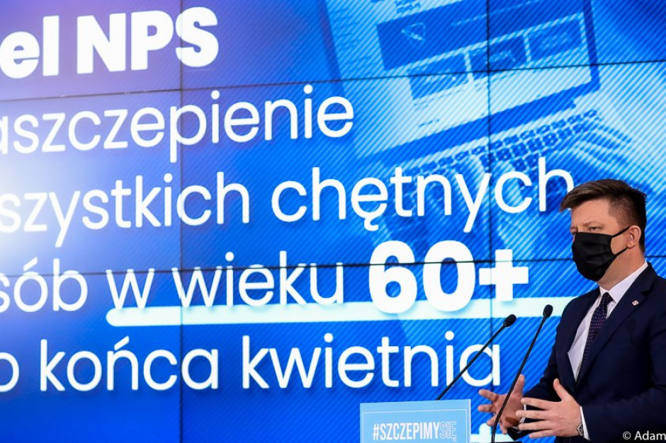 Michał Dworczyk podał, że 12 kwietnia zaczynają się zapisy osób urodzonych w 1962 r., a ‘’potem każdego dnia kolejny rocznik będzie dołączał do zapisów. Fot. Kancelaria Premiera/Twitter Dworczyk: 1 mln szczepionek tygodniowo trafi do punktów, przyśpieszamy szczepienia 60+