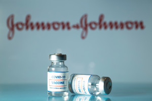 Szczepionka Johnson&Johnson: lekarz o obiecującej skuteczności, są dane