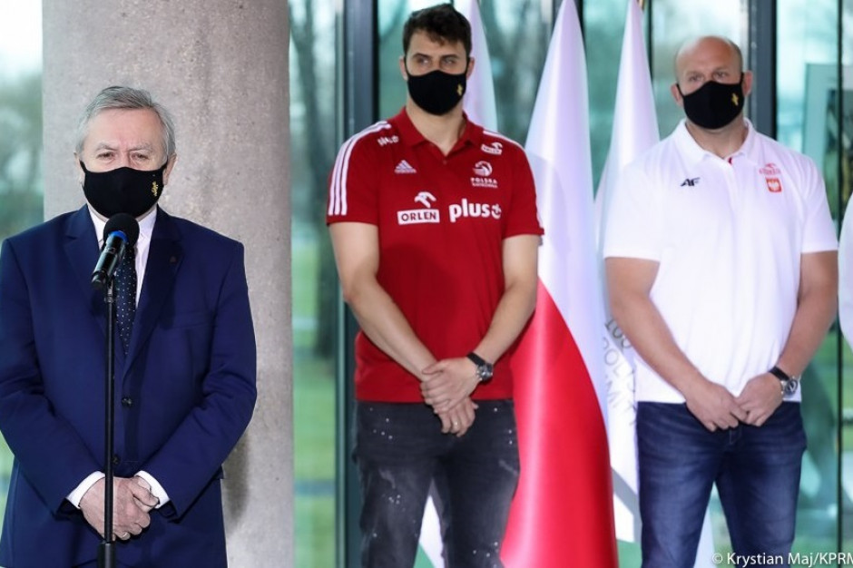 W sporcie nie ma sukcesu indywidualnego i ''wiadomo, że zaplecze musi być też zaszczepione'' - podkreślił minister Piotr Gliński. Fot. Kancelaria Premiera/Twitter Polskich olimpijczyków i reprezentację piłki nożnej zaszczepią przeciw Covid-19