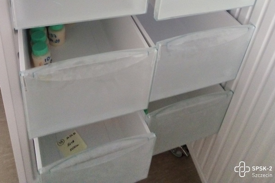 Obecnie z Bankiem Mleka Kobiecego Szpitala Klinicznego nr 2 PUM w Szczecinie na stałe współpracują trzy dawczynie. Fot. SPSK nr 2 w Szczecinie Lodówki Banku Mleka Kobiecego w Szczecinie zaczynają świecić pustkami