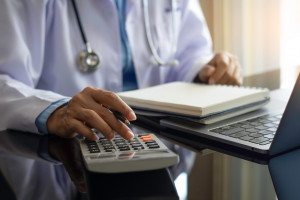 OZZL ws. płac minimalnych: rząd, który nie szanuje lekarzy, nie szanuje też pacjentów