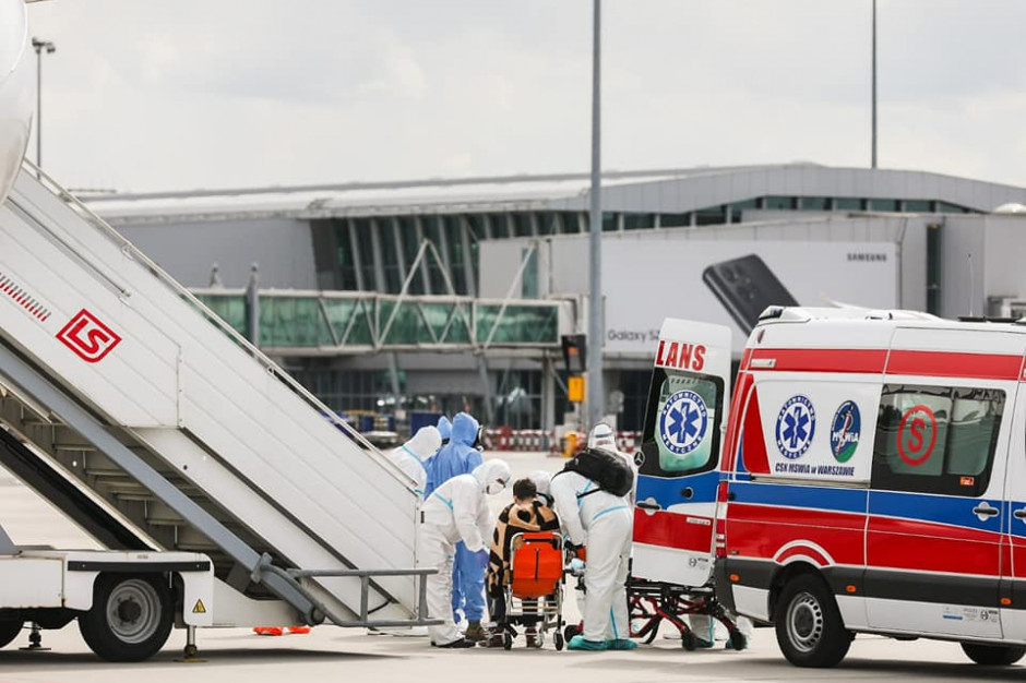 Dyplomata wraz z rodziną ewakuowany z Indii do Polski. Fot. Szymon Szynkowski vel Sęk/Facebook Zakażony koronawirusem polski dyplomata i jego rodzina już w kraju. Mają mutację indyjską?