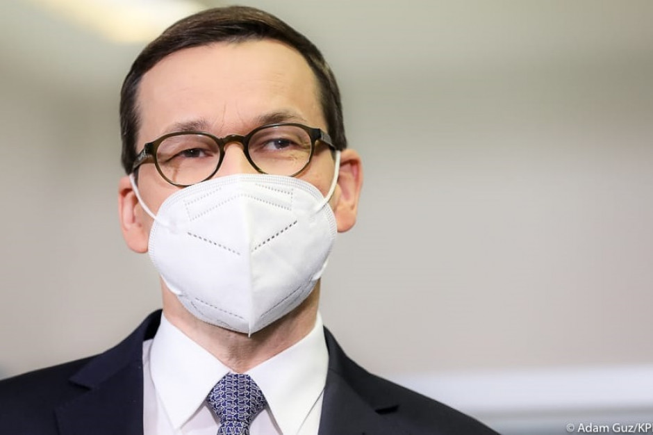 Premier Morawiecki: ośrodki kultury szybciej o osiem dni powrócą do normalnego trybu pracy, Fot. Kancelaria Premiera/Twitter Premier: szybsze otwarcie kin i teatrów, dodatek covidowy 5 tys. zł i szczepienia nastolatków