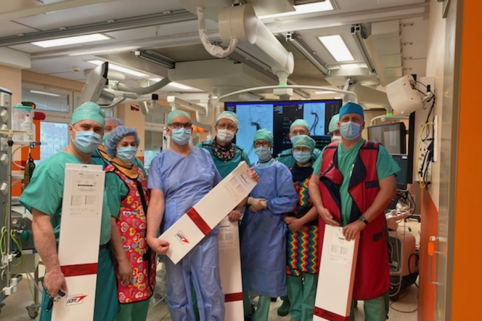 Zespół, który jako pierwszy w Europie Środkowej przeprowadził implantację nowoczesnego stengraftu brzusznego. Fot. USK w Opolu Opole: pierwszy w Europie Środkowej zabieg implantacji najnowszego stengraftu brzusznego