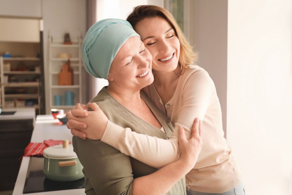 Podskórne podanie nie wymaga zapewnienia dostępu dożylnego, leku jest od razu podawany do brzucha - jest to dużo lepiej tolerowane przez chorego. Fot. Shutterstock Leczenie szpiczaka plazmocytowego: jakie korzyści przynosi forma leku podskórnego?