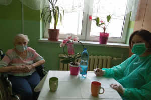 Po 14 miesiącach seniorzy z placówki w Zabrzu mogli zobaczyć się z bliskimi