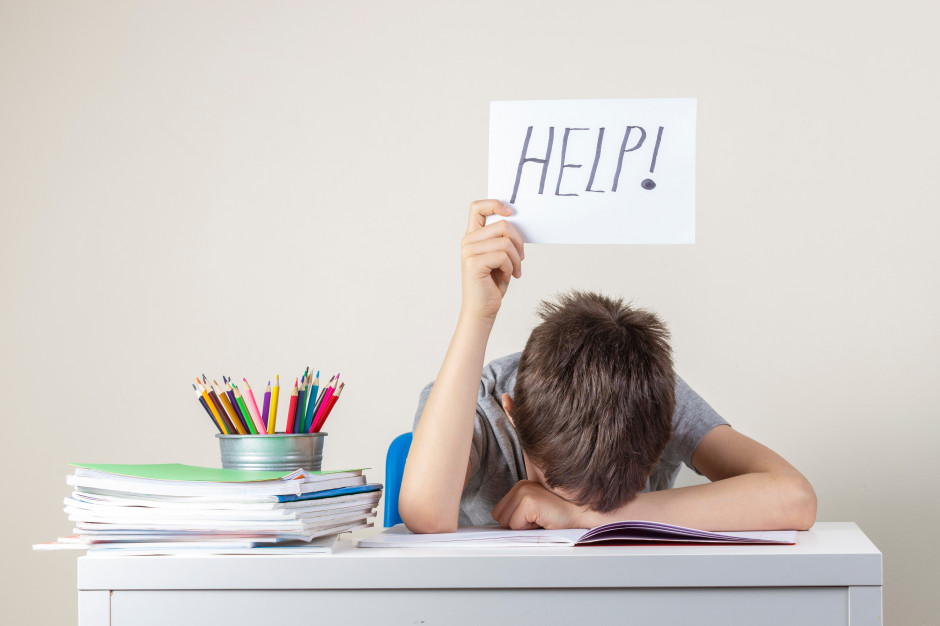Podczas pandemii pojawiły się liczne zagrożenia dla zdrowia psychicznego dzieci. Fot. Shutterstock Lockdown psuje zdrowie psychiczne dzieci. Wiele uzależnień, lęków, zaburzeń