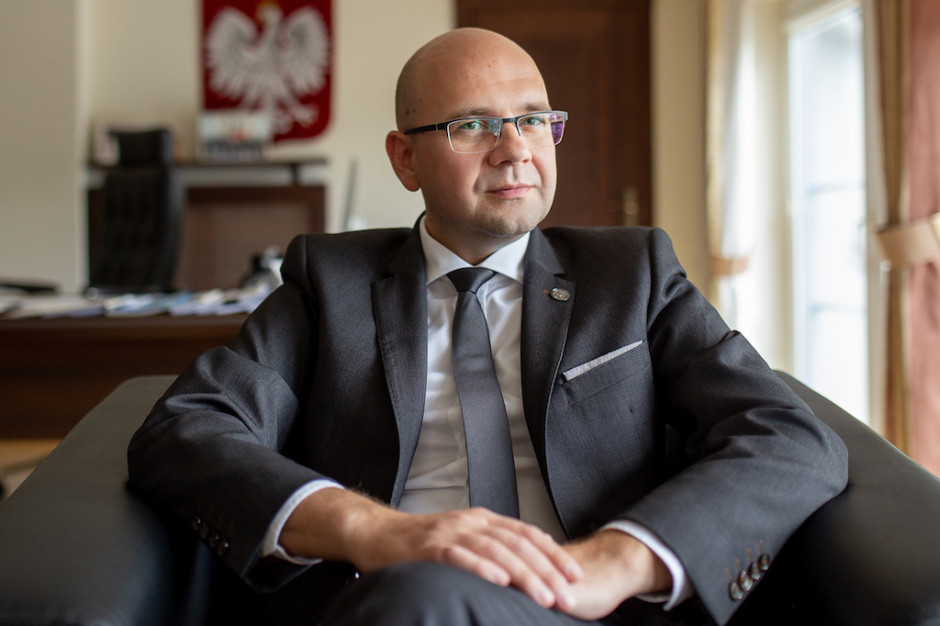 Akredytacja powinna być dla szpitali obowiązkowa - mówi Bartłomiej Chmielowiec, Rzecznik Praw Pacjenta; FOT. gov.pl (CC BY 3.0 PL) Szpitalu, nie spełniasz wymagań jakościowych, zapomnij o pieniądzach z NFZ. Tak będzie?