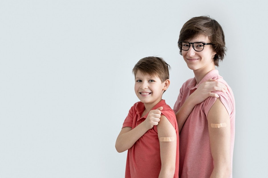 Rozporządzenie przewiduje możliwość szczepienia przeciwko koronawirusowi osób, które ukończyły 12 lat. Fot. Shutterstock Szczepienia 12-latków przeciw Covid-19 oraz dalsze odmrażanie – jest rozporządzenie