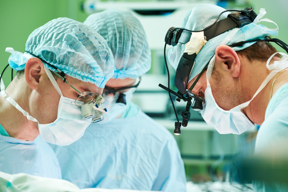 Pandemia koronawirusa zebrała także żniwo w transplantologii - zmieniła się ilość przeszczepów i donacji narządów. Fot. Shutterstock Pandemia mocno poturbowała transplantologię