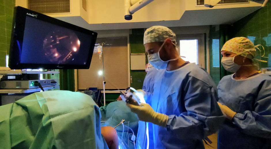 Tychy. Dwie innowacyjne artroskopie stawu barkowego w szpitalu Megrez. To pierwsze takie zabiegi w historii lecznicy