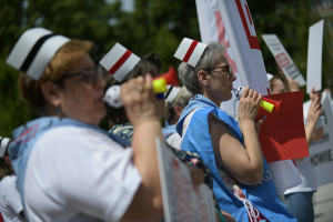 Dziś decyzja o dalszych protestach pielęgniarek i położnych. Ptok: "Przegrana bitwa to nie przegrana wojna"