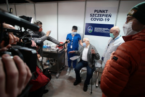 W pełni zaszczepionych jest w Polsce 12,7 mln osób. Mniej niż połowa ma paszport covidowy