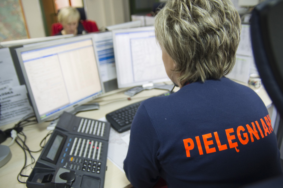Zarobki pielęgniarek. Wiceminister broni tezy o 6500 zł. Wylicza, że ponad 30 tys. dostało dodatki covidowe - Vimarsana News