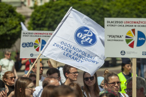OZZL: 13 tys. zł dla lekarza? To pensja za 300 godzin pracy na trzech etatach