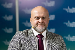 Krzysztof Łanda ostro o pracach nad nowelizacją ustawy refundacyjnej. "Zażenowanie postawą przemysłu"