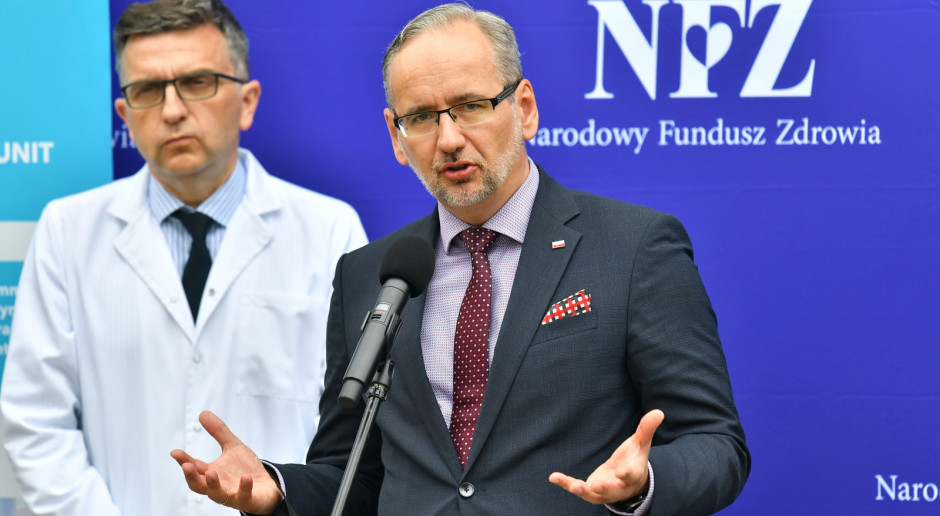 Wrocław. Minister zdrowia Adam Niedzielski podczas briefingu w Dolnośląskim Centrum Onkologii PAP/Sebastian Borowski Ustawa o jakości w ochronie zdrowia. Niedzielski zapowiada system "no fault" i zmiany w rozliczeniach