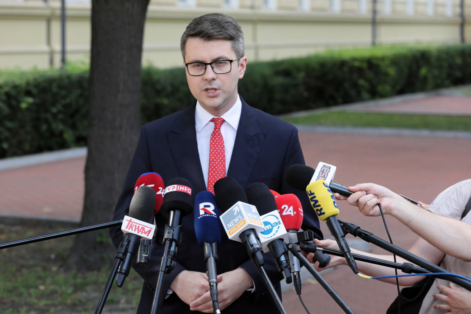 Müller potwierdza: rząd poważnie rozważa obowiązkowe szczepienia medyków - Vimarsana News