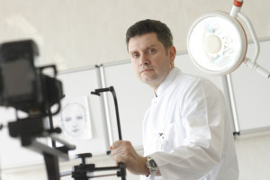Prof. Witold Owczarek rozprawia się z mitami dotyczącymi leczenia biologicznego