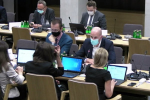 Sejmowa Komisja Zdrowia przyjęła projekt ustawy podnoszącej nakłady na zdrowie do 7 proc. PKB. Zobacz retransmisję