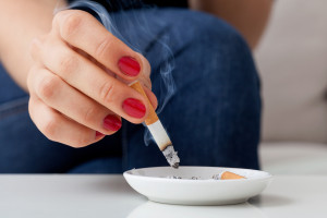 Dzieci narażone na bierne palenie mogą mieć problemy ze stawami w dorosłości